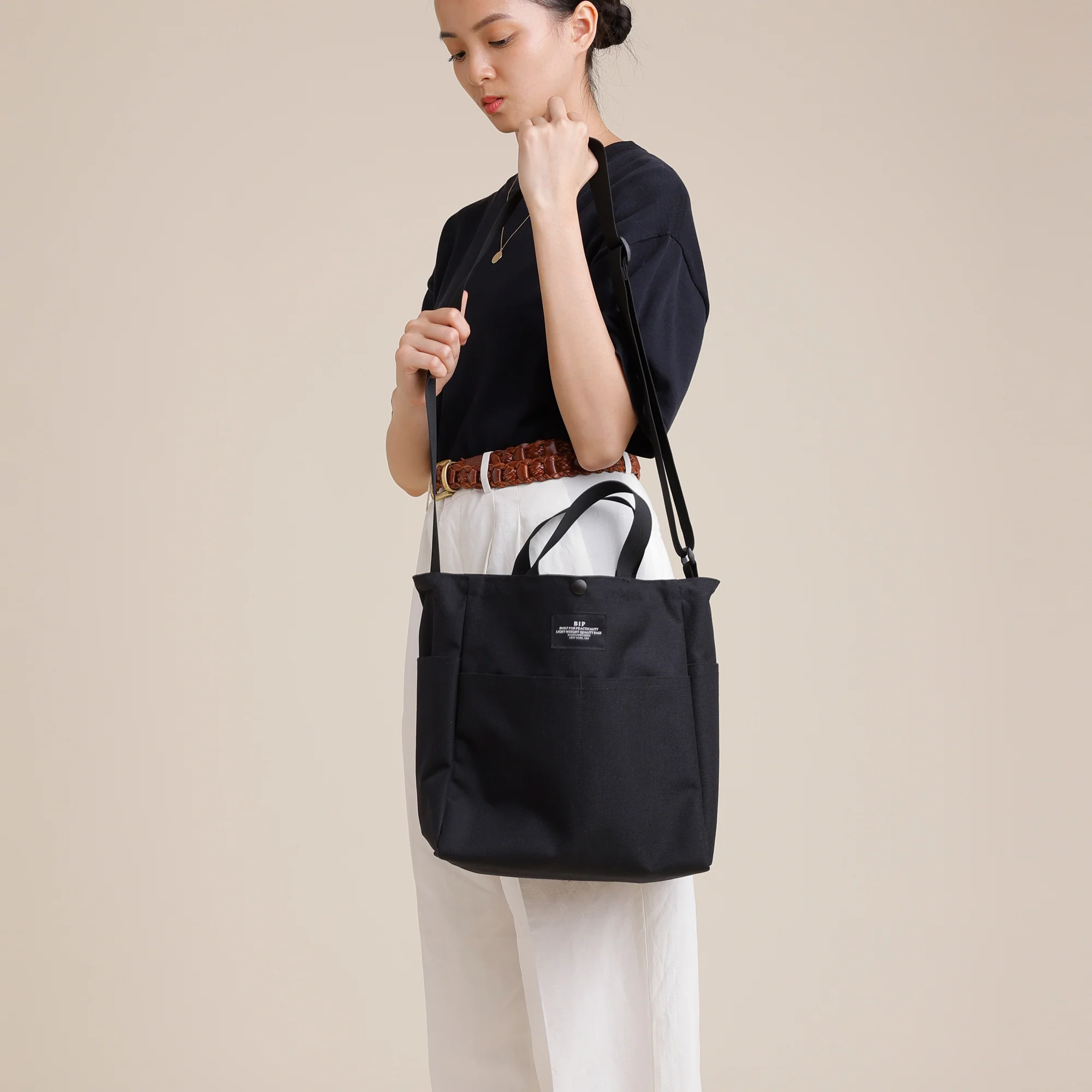 Multi-Pocket Bag Medium - Black - Image 5